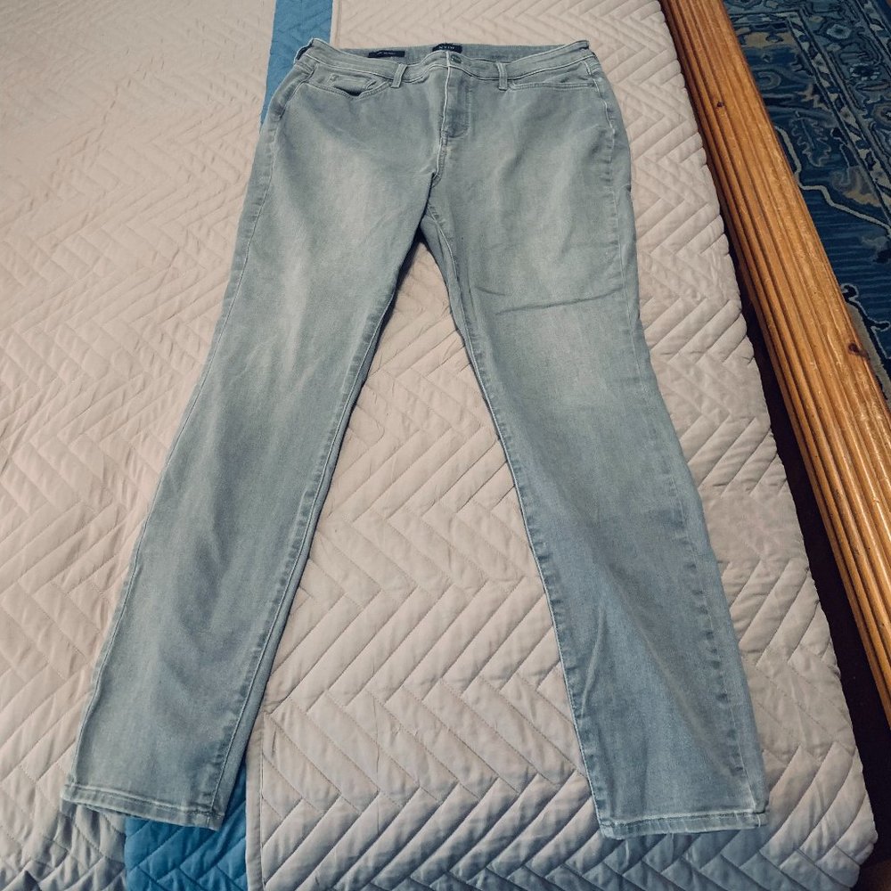 NYDJ - Ami Skinny Jeans in Light Gray - Size 14